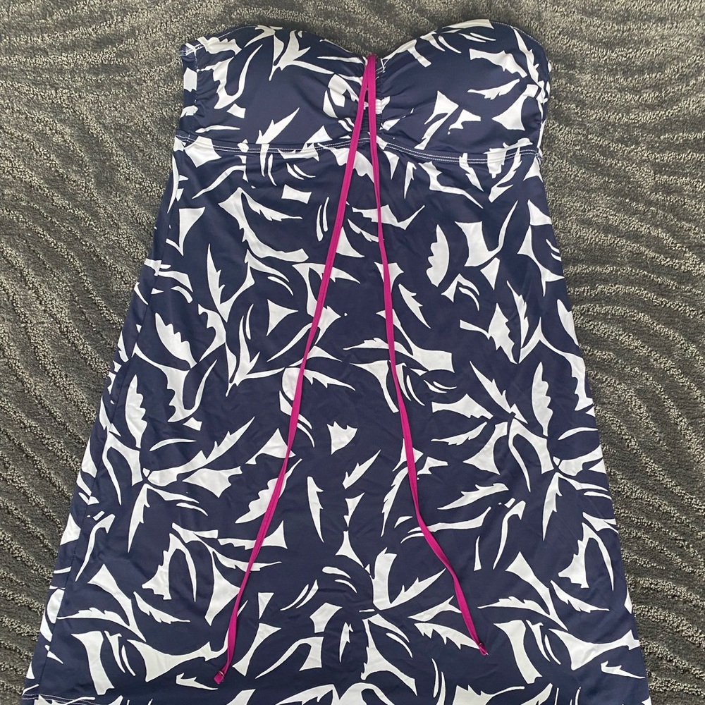 Cute Tommy Bahama Size M Blue and white tropical print sun dress or cover up